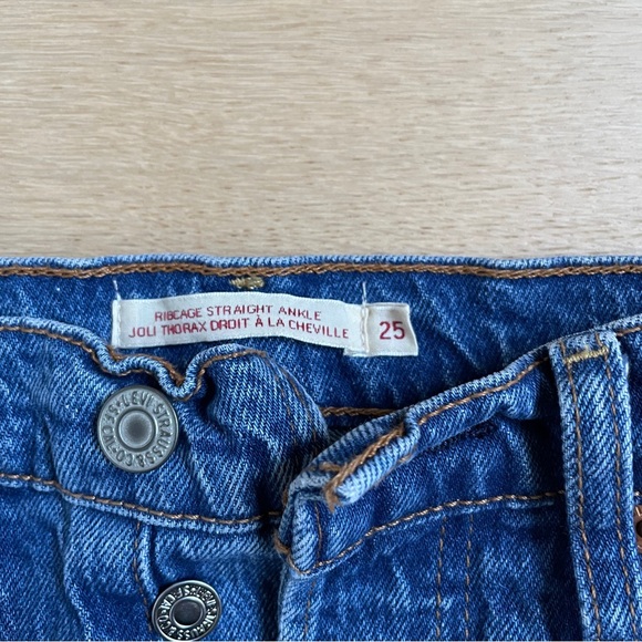 Levi’s Ribcage Jeans - Picture 4 of 8